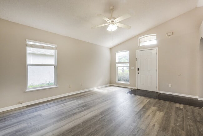 Building Photo - 5529 New Cambridge Rd