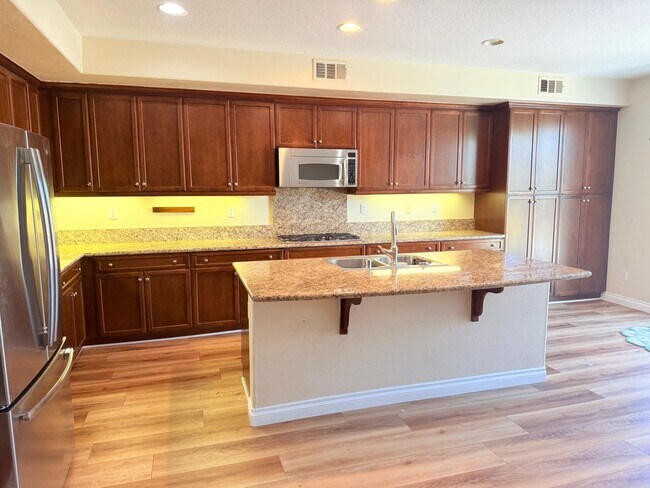 Building Photo - 4 Bed 3 Bath Home for rent in Murrieta