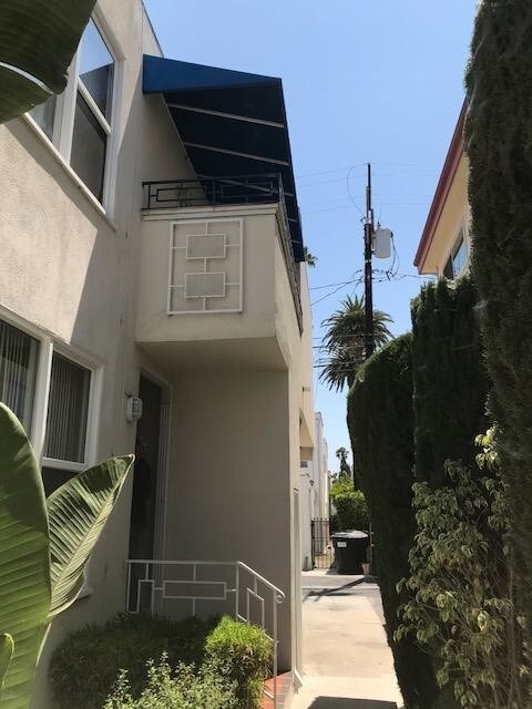 Balconey - 426 S Maple Dr