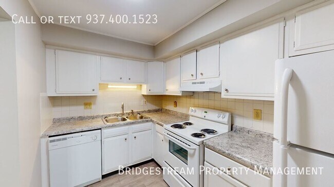 Building Photo - 1/2 OFF 1ST MONTH'S RENT! - Beautiful 2 Be...