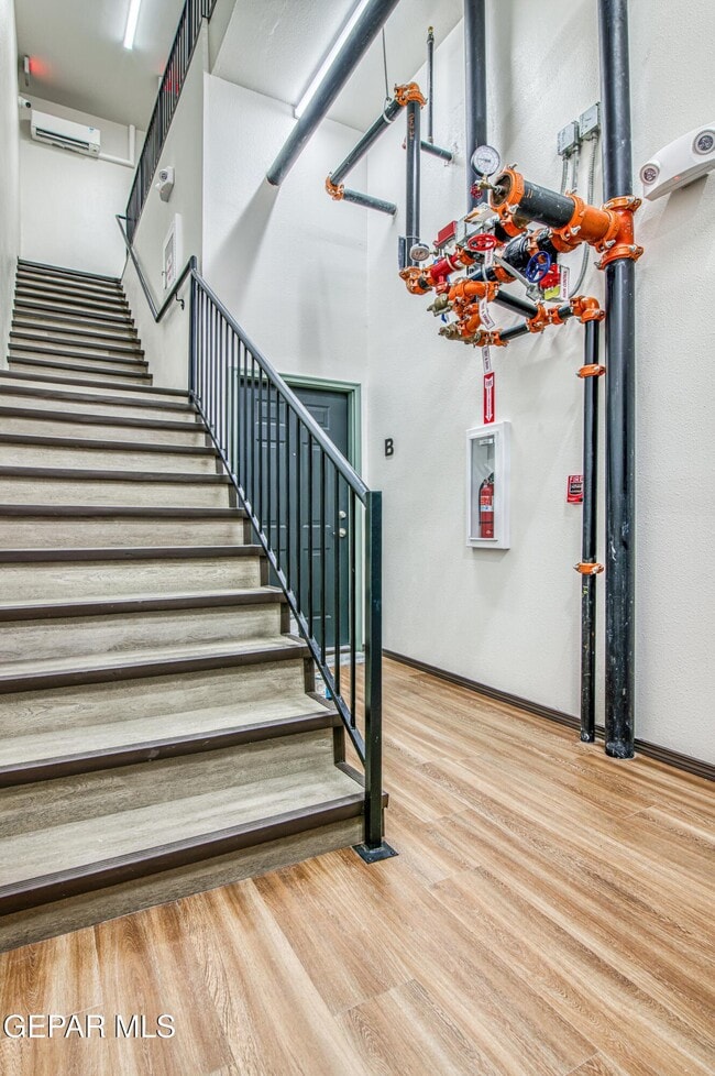 Building Photo - 312 E Overland Ave