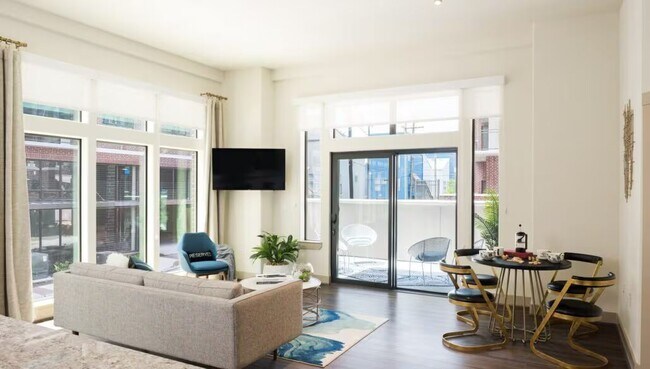 Building Photo - City Views, Modern Design