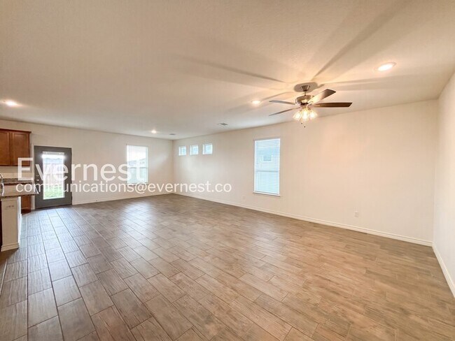 Foto del edificio - 2215 Hornbeam St