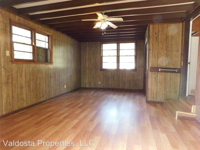 Building Photo - 4 br, 2 bath House - 1404 Lake Park Road