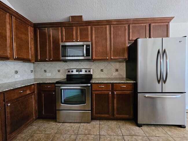Building Photo - RENT REDUCTION & AVAILABLE FOR MOVE-IN NOW!