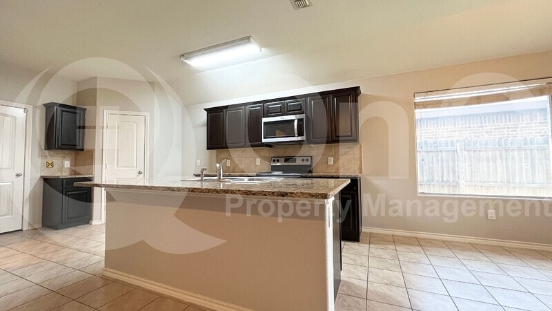 Primary Photo - 1124 Wellesbourne Ln