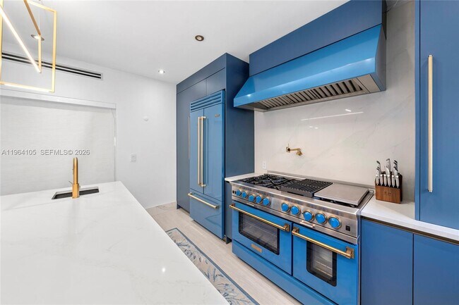 Foto del edificio - 8030 Noremac Ave