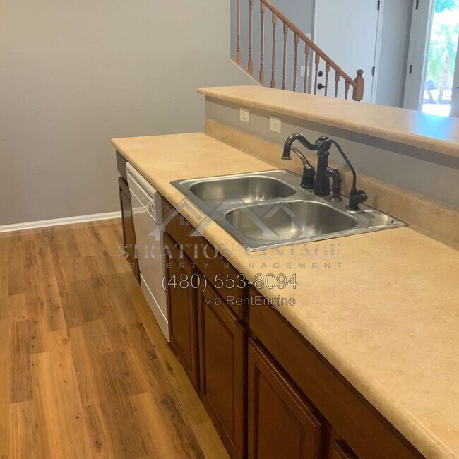 Foto del edificio - 1068 S Hawk Ln