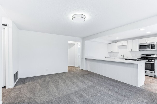 Foto del edificio - 780 Stewart Ave