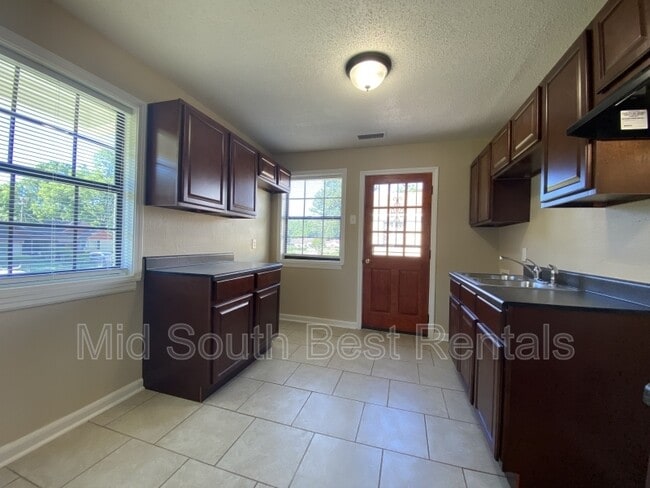Building Photo - 1409 S Barksdale St