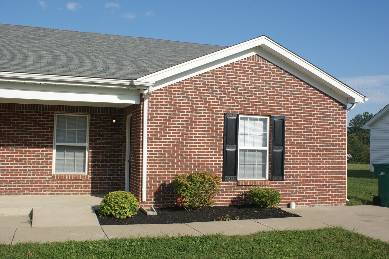 Primary Photo - 92 Apple Tree Way