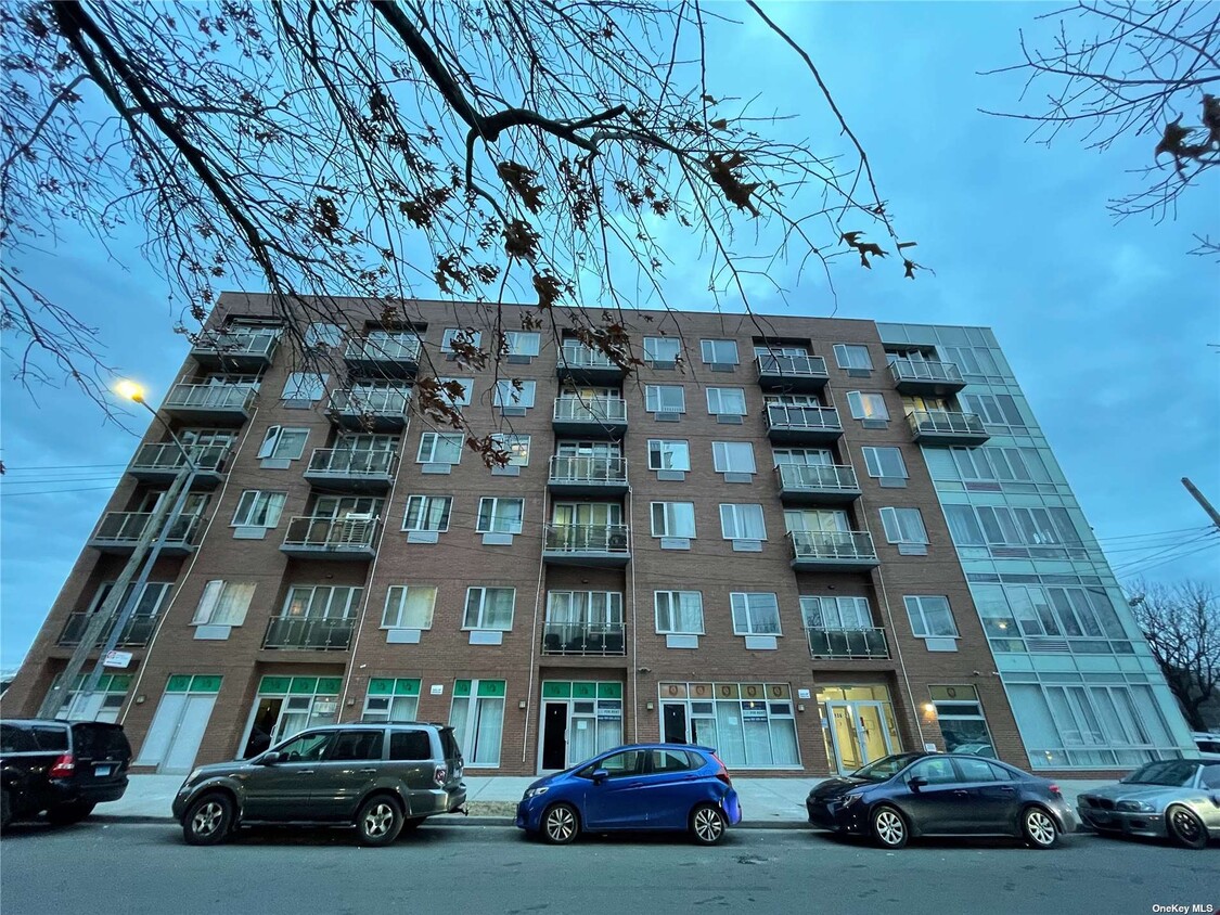 Foto principal - 136-21 Latimer Pl