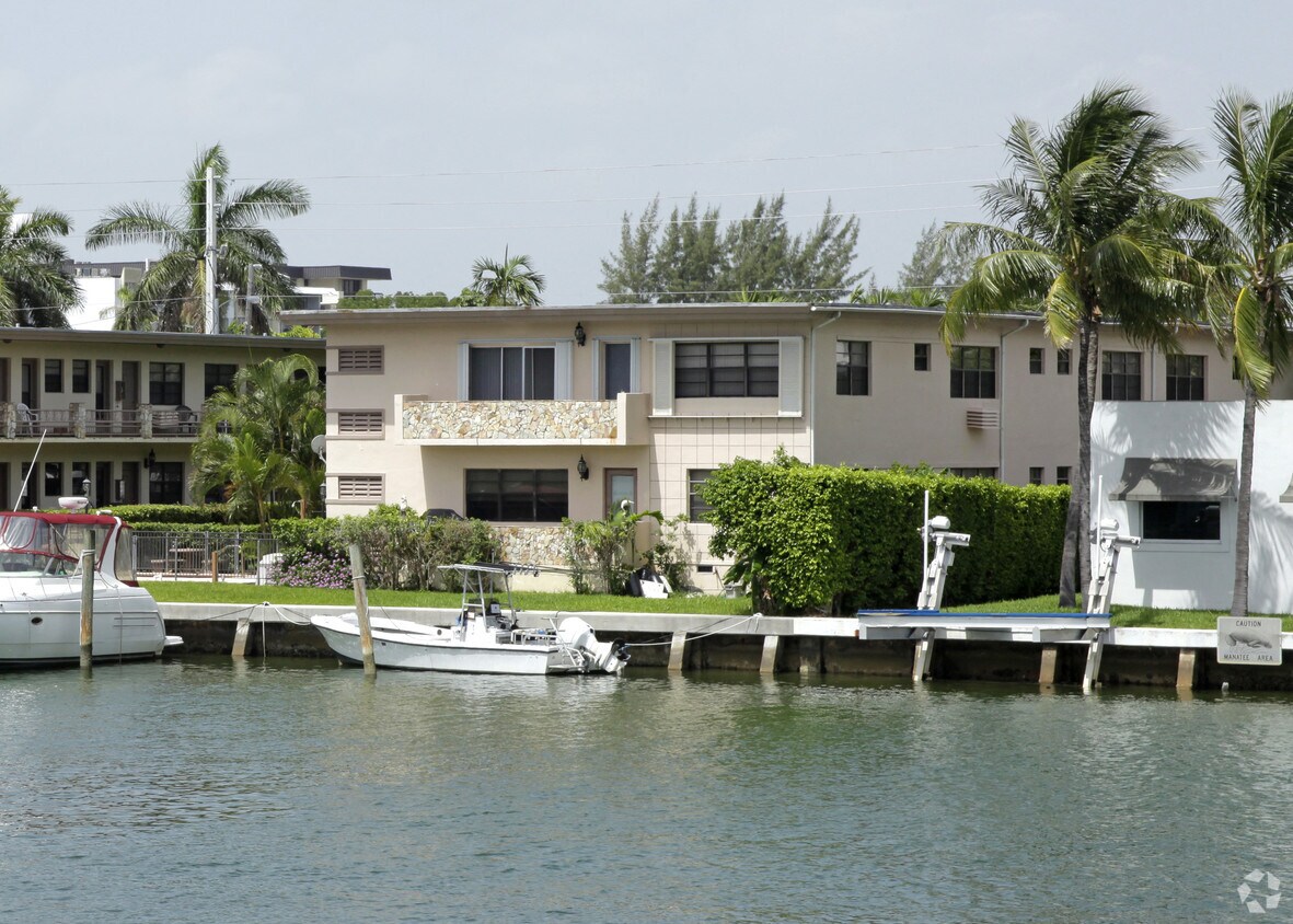 Foto principal - 9541 E Bay Harbor Dr