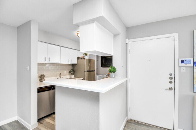 Building Photo - 2701 W Bellfort Ave