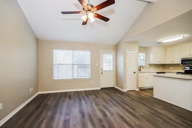 Foto del edificio - 16376 River Fall Ct