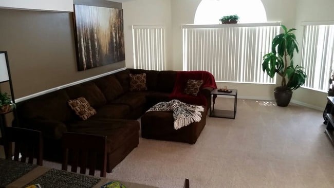 Building Photo - 2723 N Poinciana Blvd