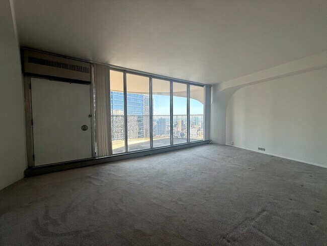 Foto del edificio - 300 N State St