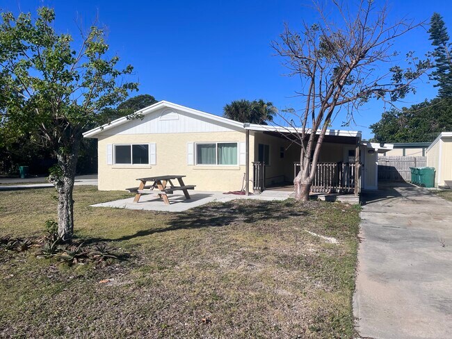 Building Photo - 2110 Palm Ave