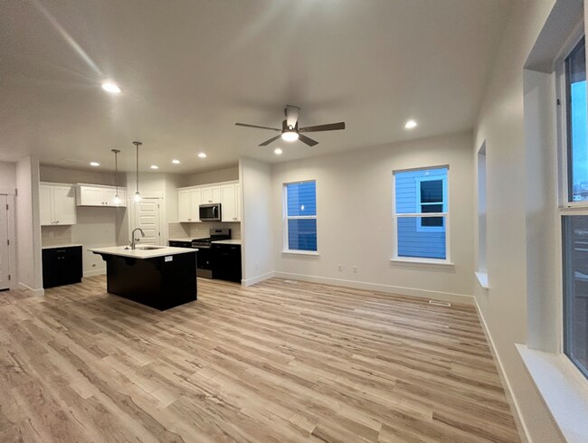 Building Photo - 3824 970 N