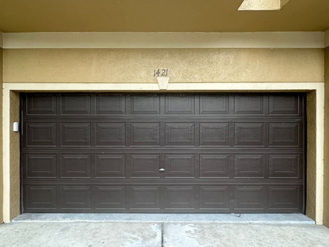 Building Photo - 1421 Pine Oak Trail