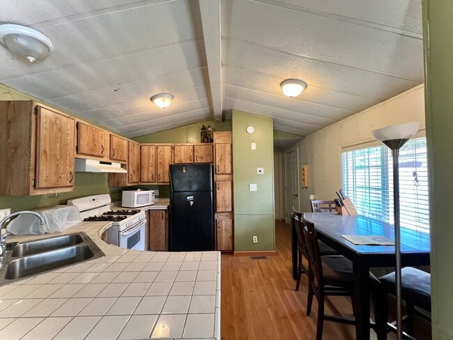 Foto del edificio - Charming Country-Style Manufactured Home