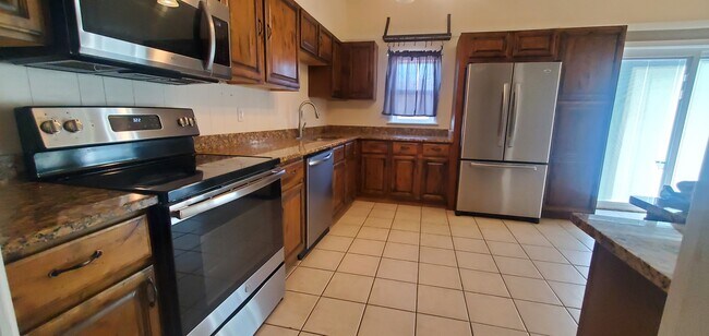 Foto del edificio - 321 W 7th St