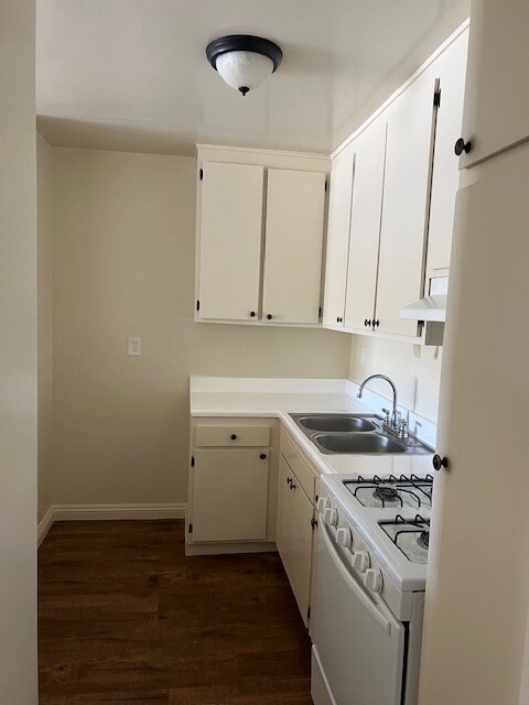 Building Photo - 20334 Saticoy St