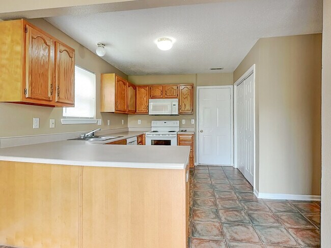 Foto del edificio - 3334 Blue Ash Ln