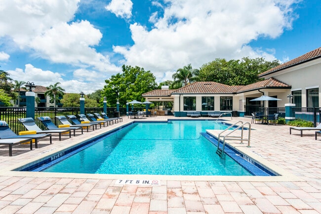 Vue at 1400 Swimming Pool and Lounge Area - Vue at 1400