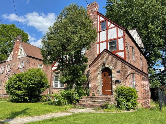 Building Photo - 108 Grand Ave