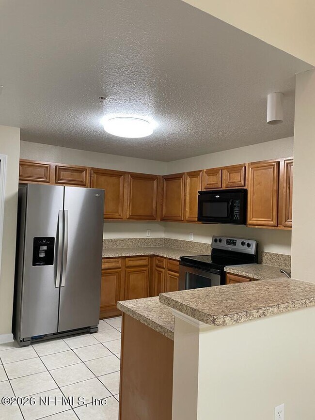 Foto del edificio - 6985 Ortega Woods Dr