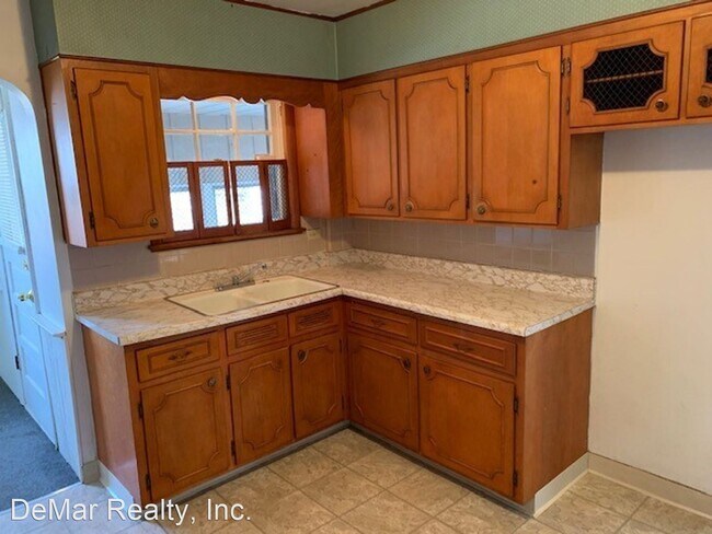 Building Photo - 3 br, 1.5 bath House - 110 Hollywood Ave