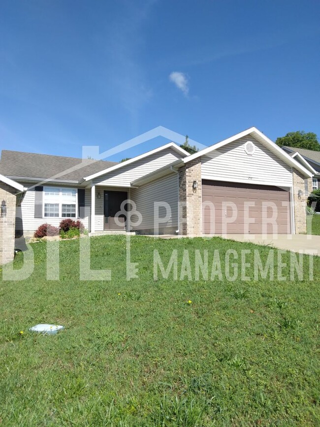 Building Photo - 3 Bedroom 2 Car Garage Duplex in Branson