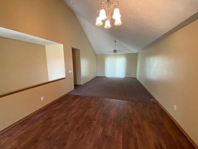 Building Photo - Newer Home in Excellent Family Neighborhood