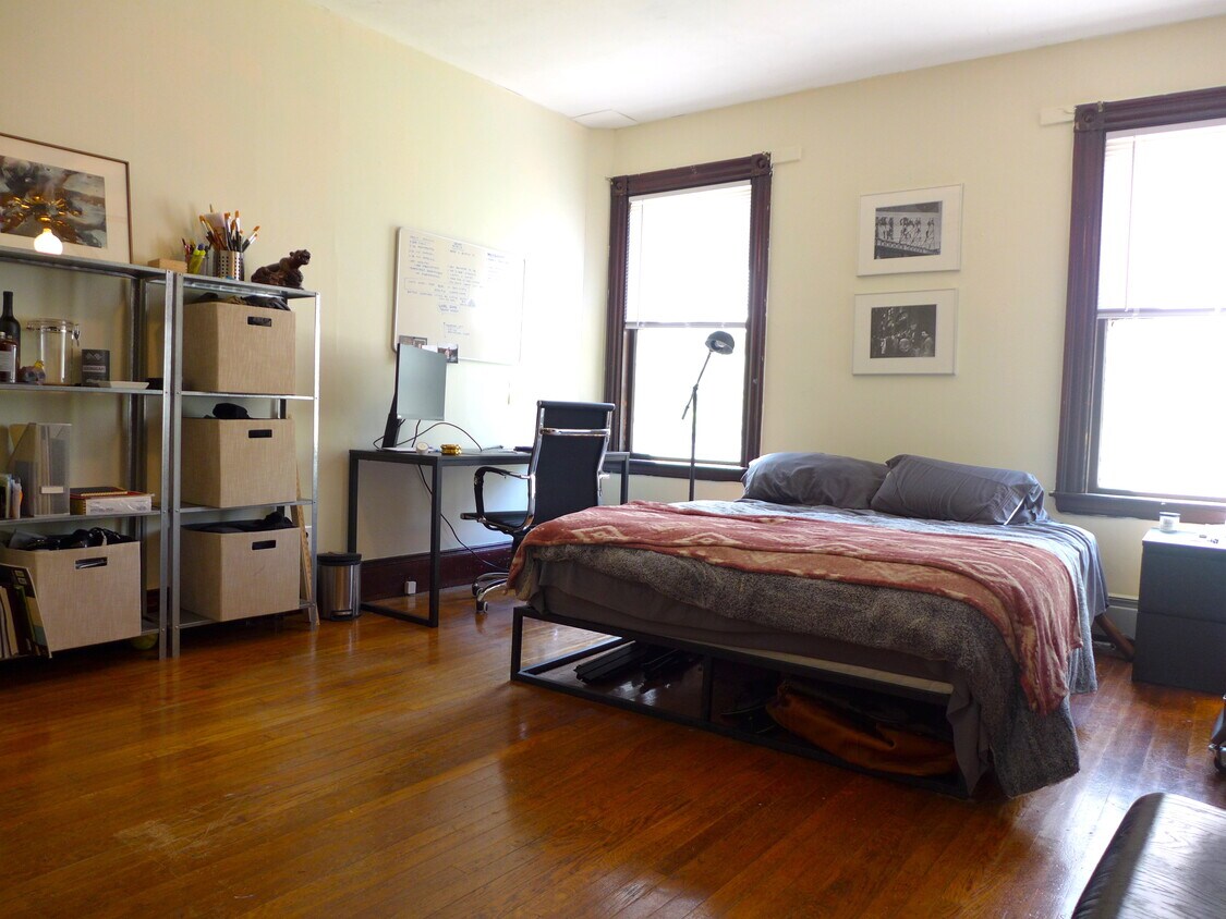 Primary Photo - 71 Aldie St
