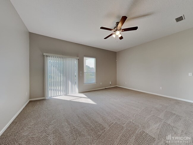 Foto del edificio - 1675 Hollow Glen Dr