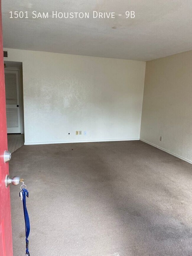 Building Photo - Now leasing