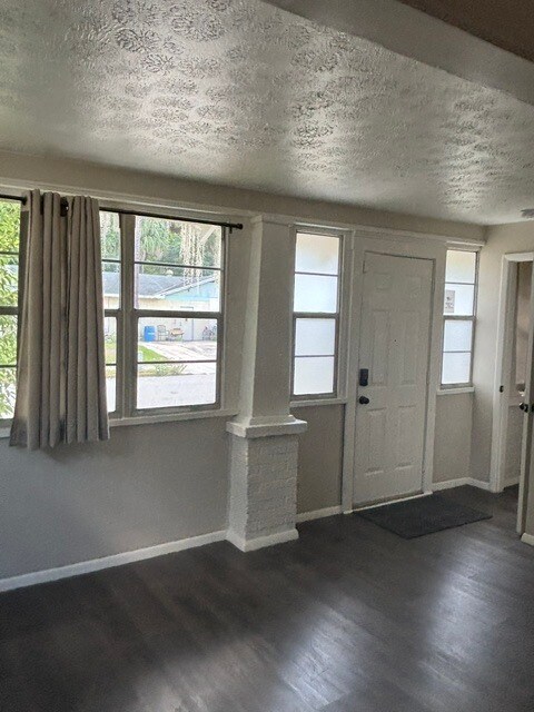Foto del edificio - 211 N Moss St