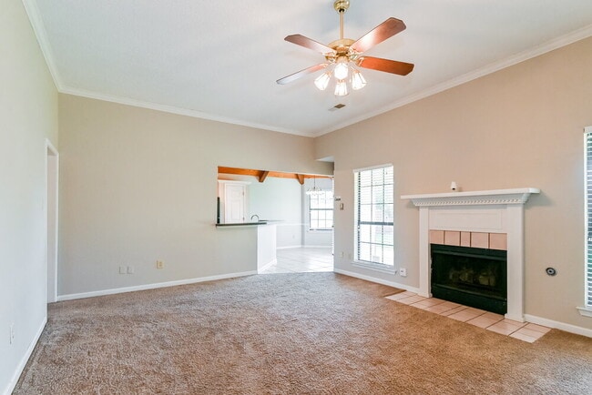 Foto del edificio - 6690 Autumn Wood Cove