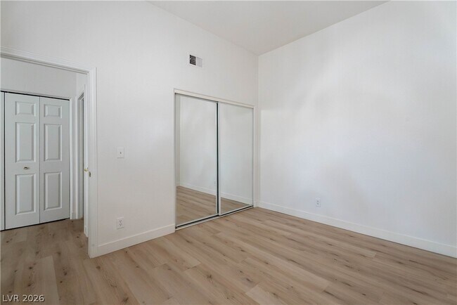 Building Photo - 356 Seine Way
