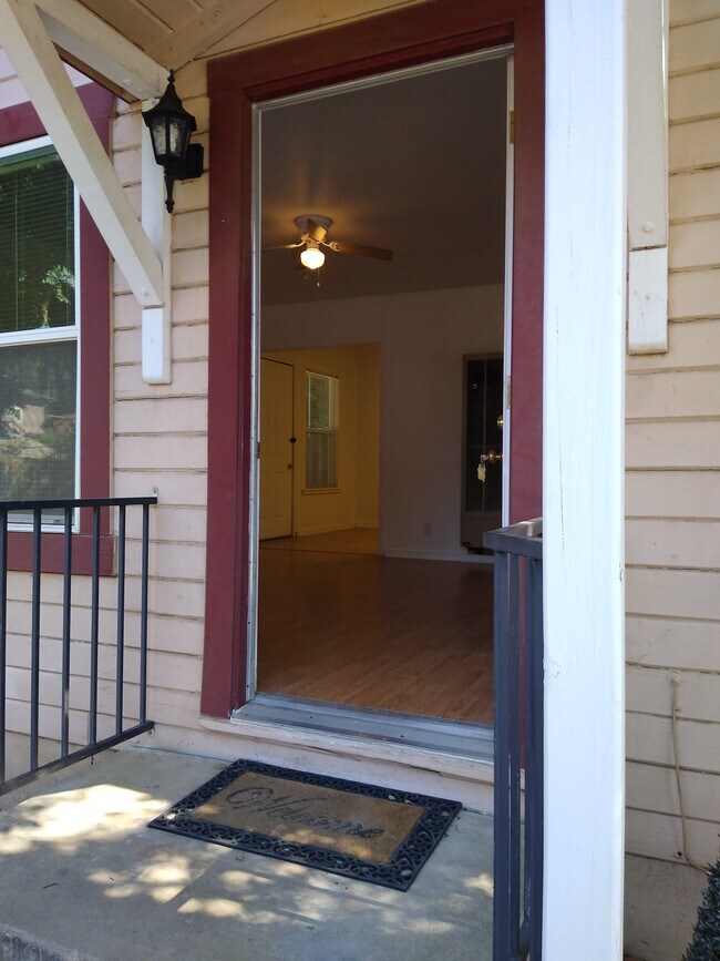 Foto del edificio - 2-232 C St