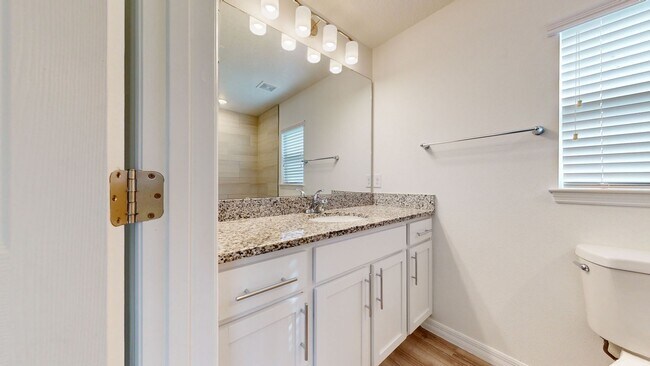 Building Photo - ***$250. OFF THE 1ST MONTH RENT! Cute 3/2 ...