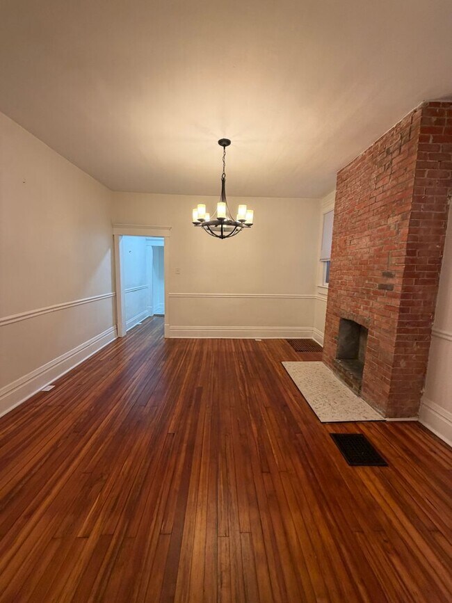 Building Photo - 297 Reinhard Ave