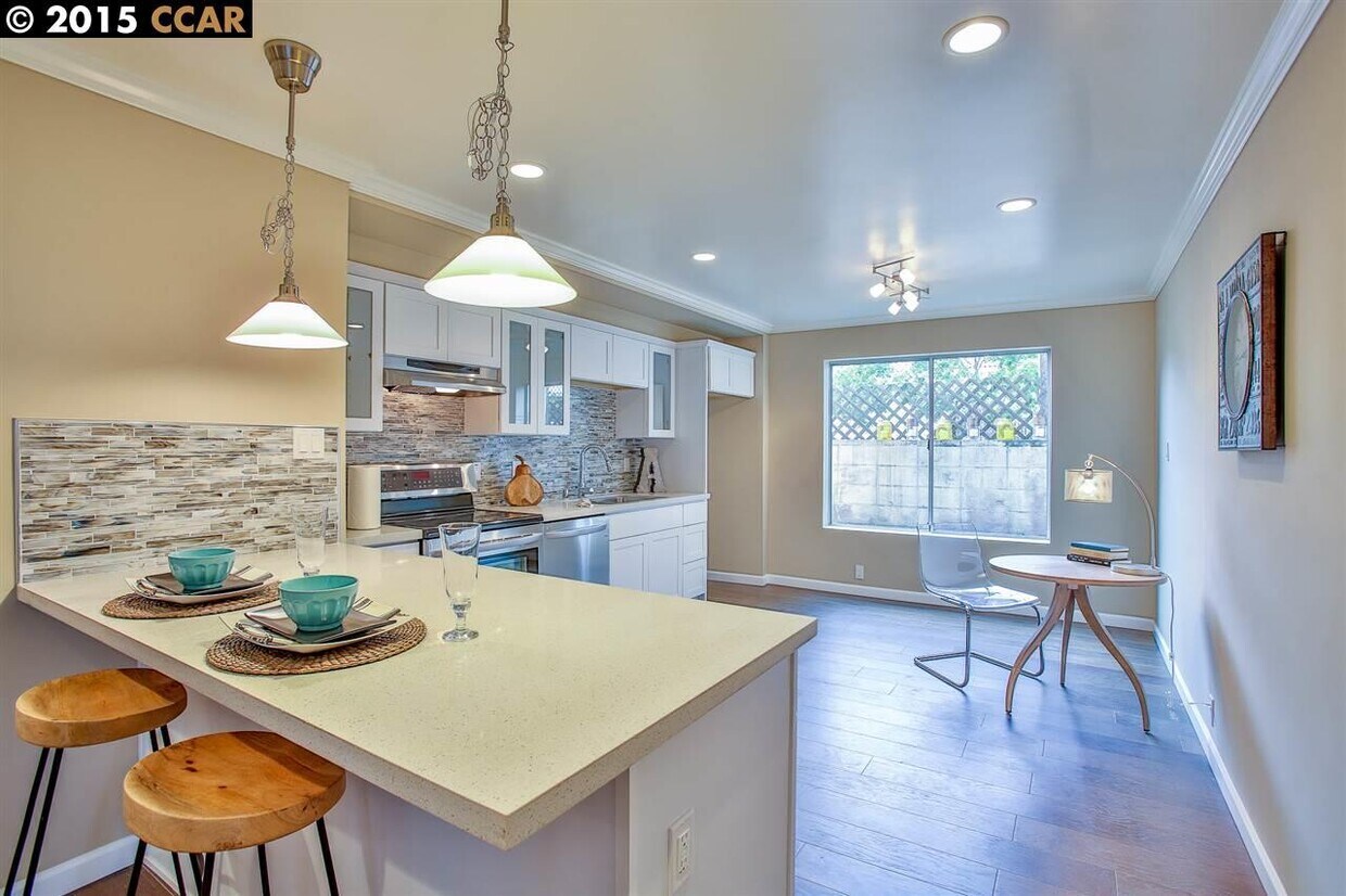 Foto principal - Gorgeous, Massive, 1BR/1BA, Fully Updated,...