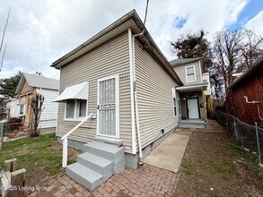 Building Photo - 2631 W Madison St