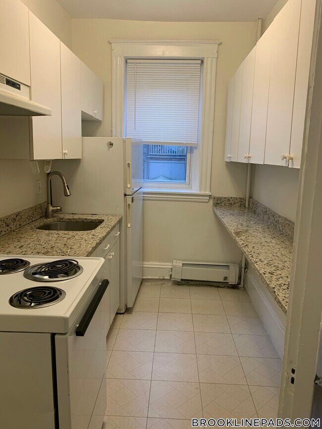 Building Photo - 208 Winthrop Rd