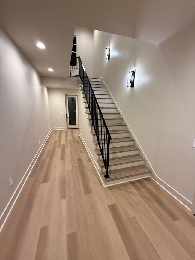 Foto del edificio - 3 Bed 3 Bath Flat