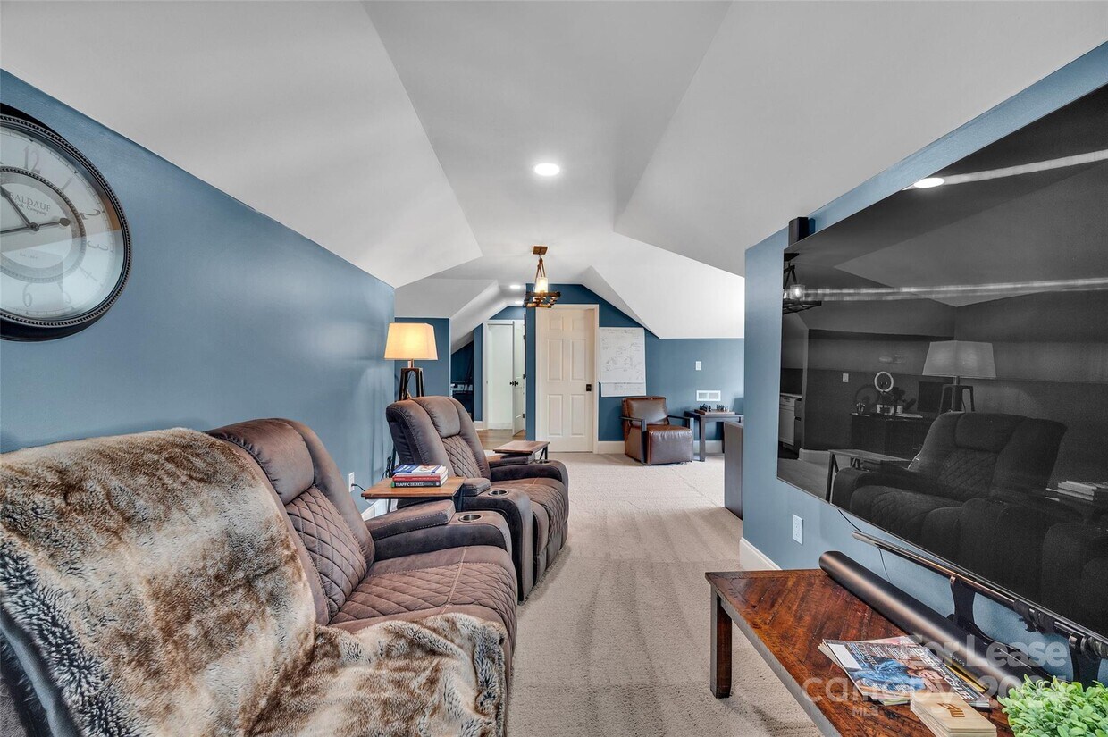 Primary Photo - 1337 Whispering Oaks Ln