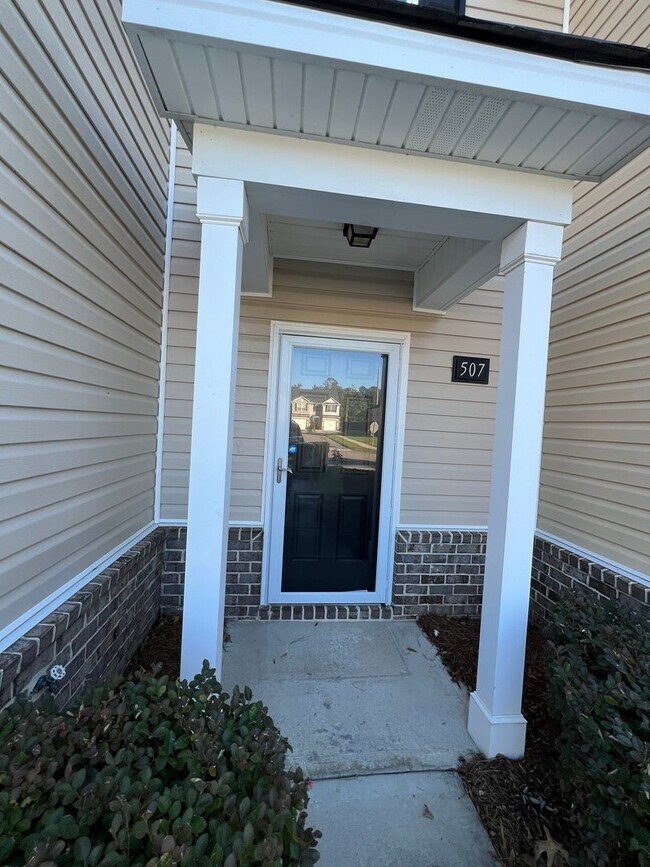 Foto del edificio - Charming Town Home Available Now!!