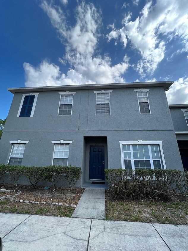 Building Photo - "Charming 3-Bed Oasis in Gibsonton with 2....